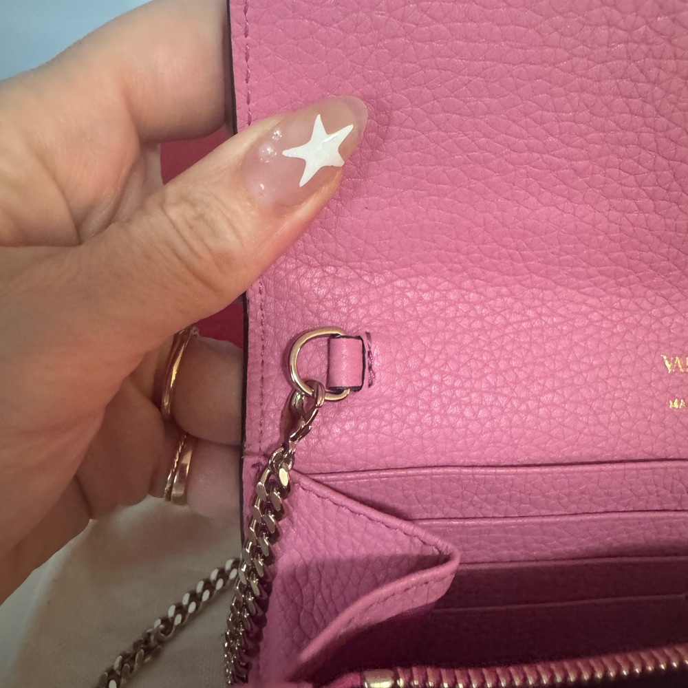 Valentino Rockstud clutch in pink, pale gold hardware, pebbled calf leather. - Picture 8 of 11